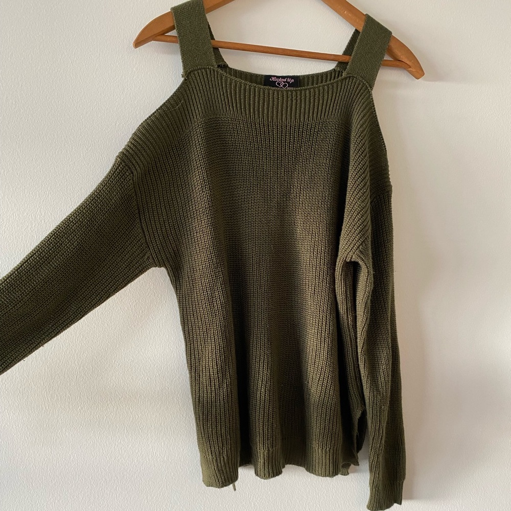 Hooked Up by IOT, Cold Shoulder Hunter Green Ribbed Sweater, Size M